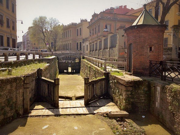 Milano. Le chiuse dei navigli, progettate da Leonardo da Vinci ...